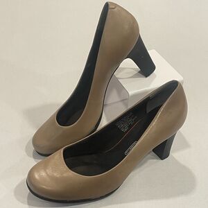 ~ Rockport 9M Pumps Total Motion Taupe Tan Leather Round Toe 3" Heels Trutech